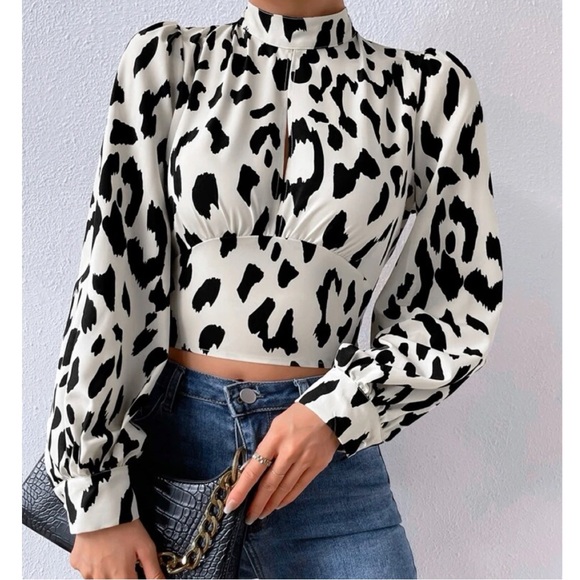 Leopard print mock neck open back crop top - Picture 4 of 5